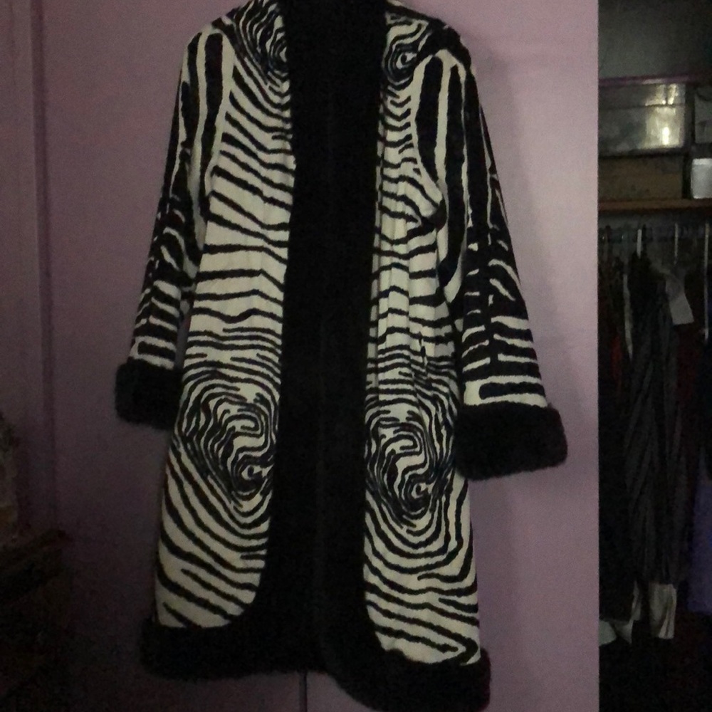 Faux fur trim black and white